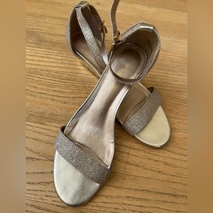 DREAM PAIRS Women's Ingrid Gold Plaid Ankle Strap Low Wedge Sandals Size 9.5 M U